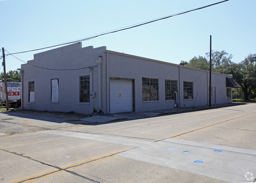 218 W Sidnor St, Alvin, TX for sale - Building Photo - Image 2 of 2