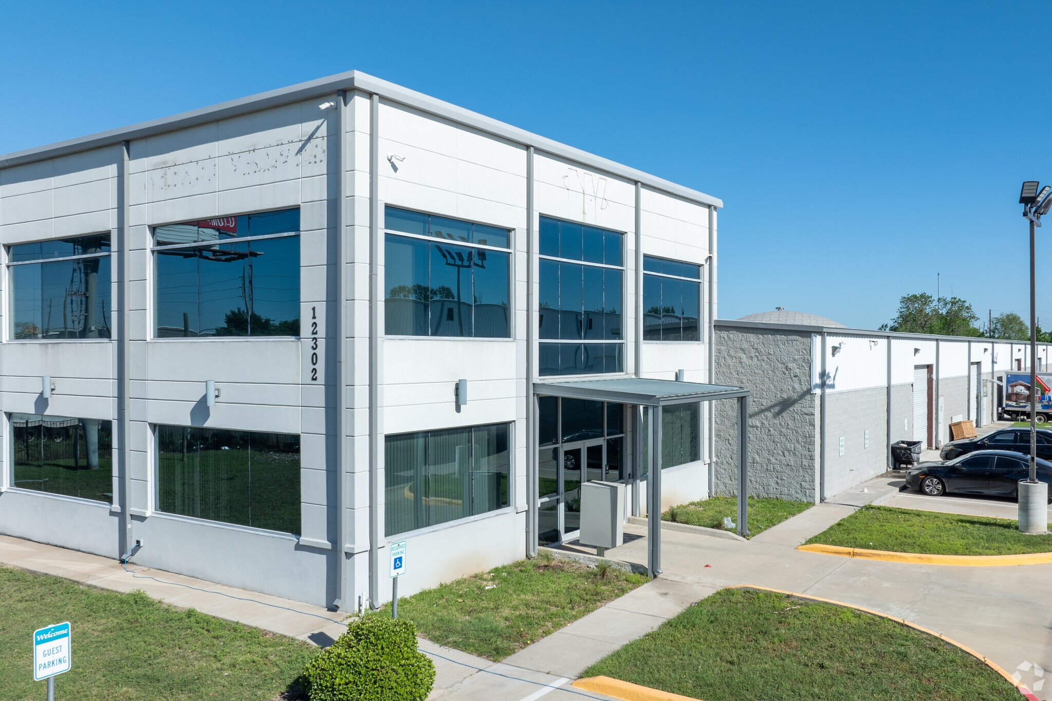 INDUSTRIAL COMPLEX portfolio of 2 properties for sale on LoopNet.ca Primary Photo- Image 1 of 19