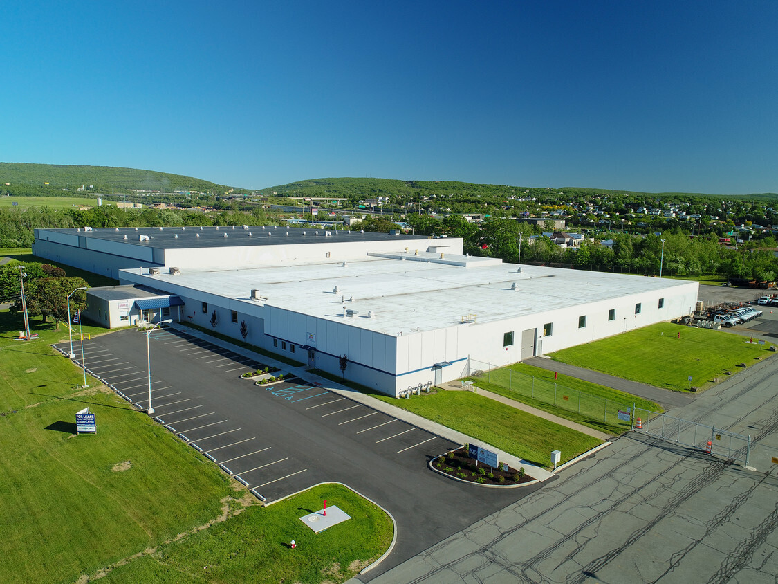 100 Keystone Industrial Park, Dunmore, PA for lease Building Photo- Image 1 of 3