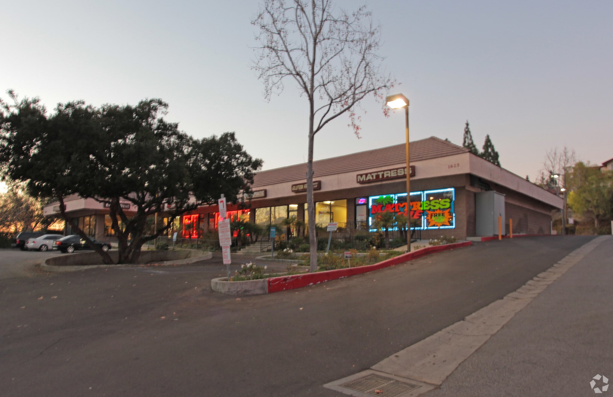 1625 E Thousand Oaks Blvd, Thousand Oaks, CA for lease Primary Photo- Image 1 of 4