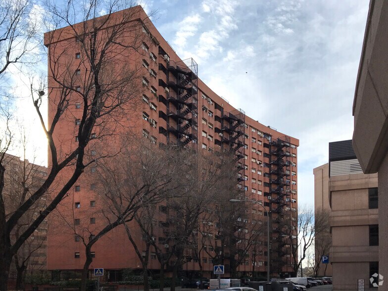 Immeuble residentiel dans Madrid, Madrid à vendre - Photo du bâtiment - Image 3 de 3