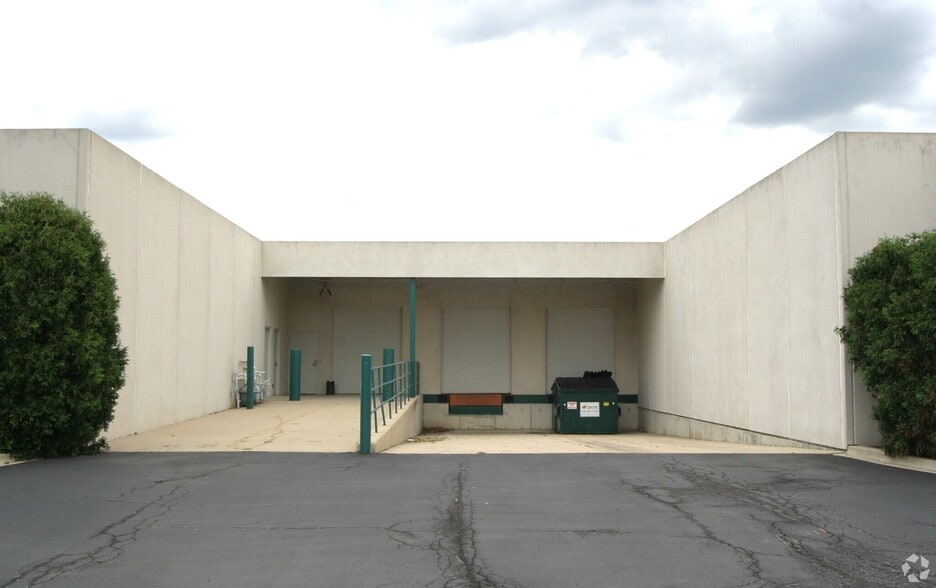 5400 Patton Dr, Lisle, IL for sale - Building Photo - Image 3 of 8