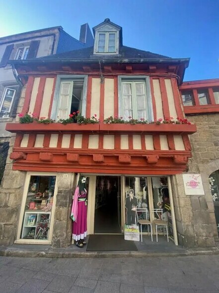 Retail in Quimper for lease - Building Photo - Image 1 of 2