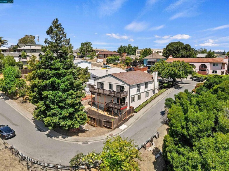 619 Edwards St, Crockett, CA à vendre - Photo principale - Image 1 de 41