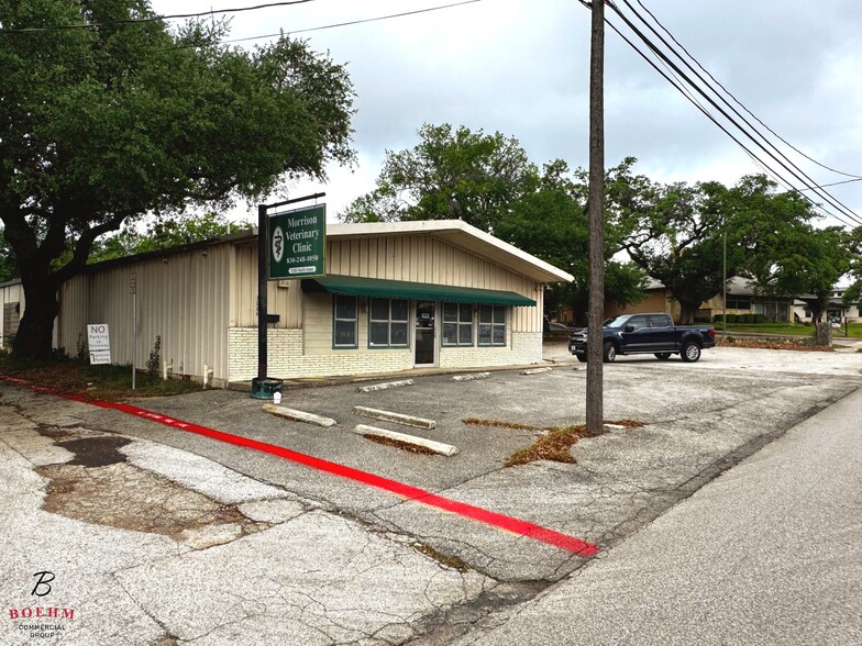 1220 S Main St, Boerne, TX for lease - Primary Photo - Image 1 of 10
