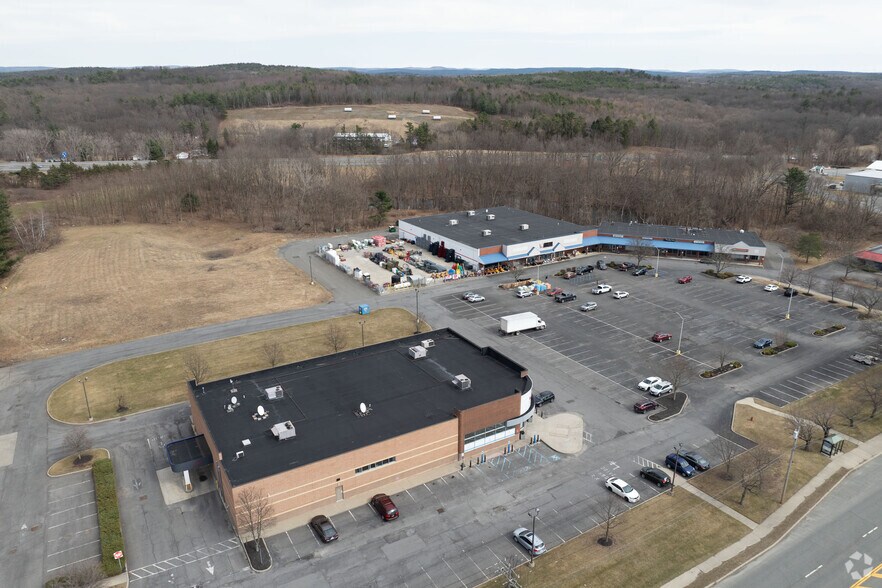 1649 Columbia Tpke, Castleton On Hudson, NY à louer - Photo du bâtiment - Image 2 de 6