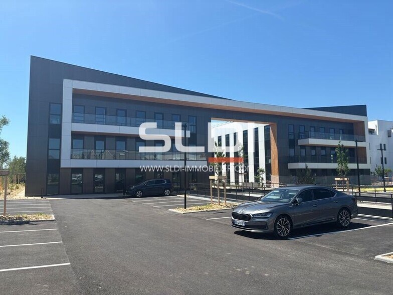 Office in Genas for lease - Building Photo - Image 2 of 10