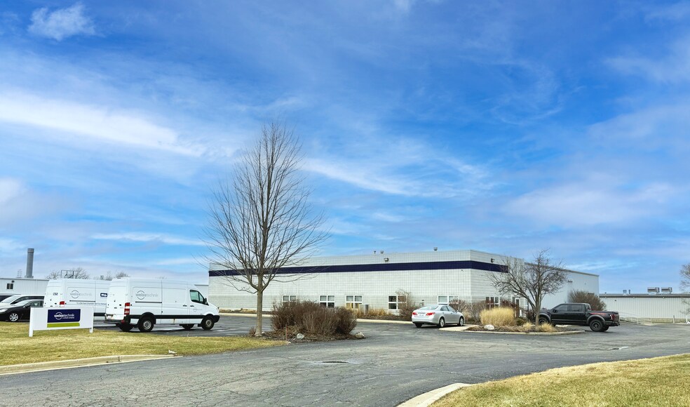 3919 N Greenbrooke Dr SE, Grand Rapids, MI à vendre - Photo du bâtiment - Image 2 de 3