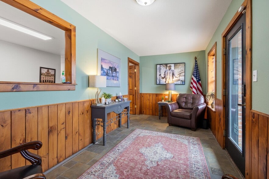 211 N Main St, Bonham, TX for sale - Building Photo - Image 2 of 28