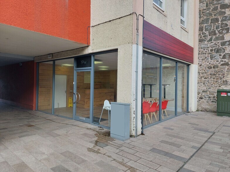 19 Bank St, Irvine à louer - Photo du bâtiment - Image 1 de 9