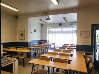 Plus de détails pour Avenue Du Général De Gaulle, Rosny-sous-Bois - Commerce de détail à louer