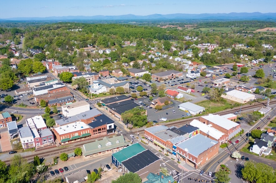 111-113 E Main St, Orange, VA for lease - Building Photo - Image 3 of 7