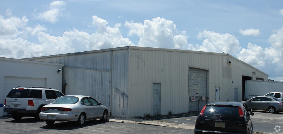 1105 SE 12th Ave, Cape Coral, FL for lease - Building Photo - Image 2 of 21