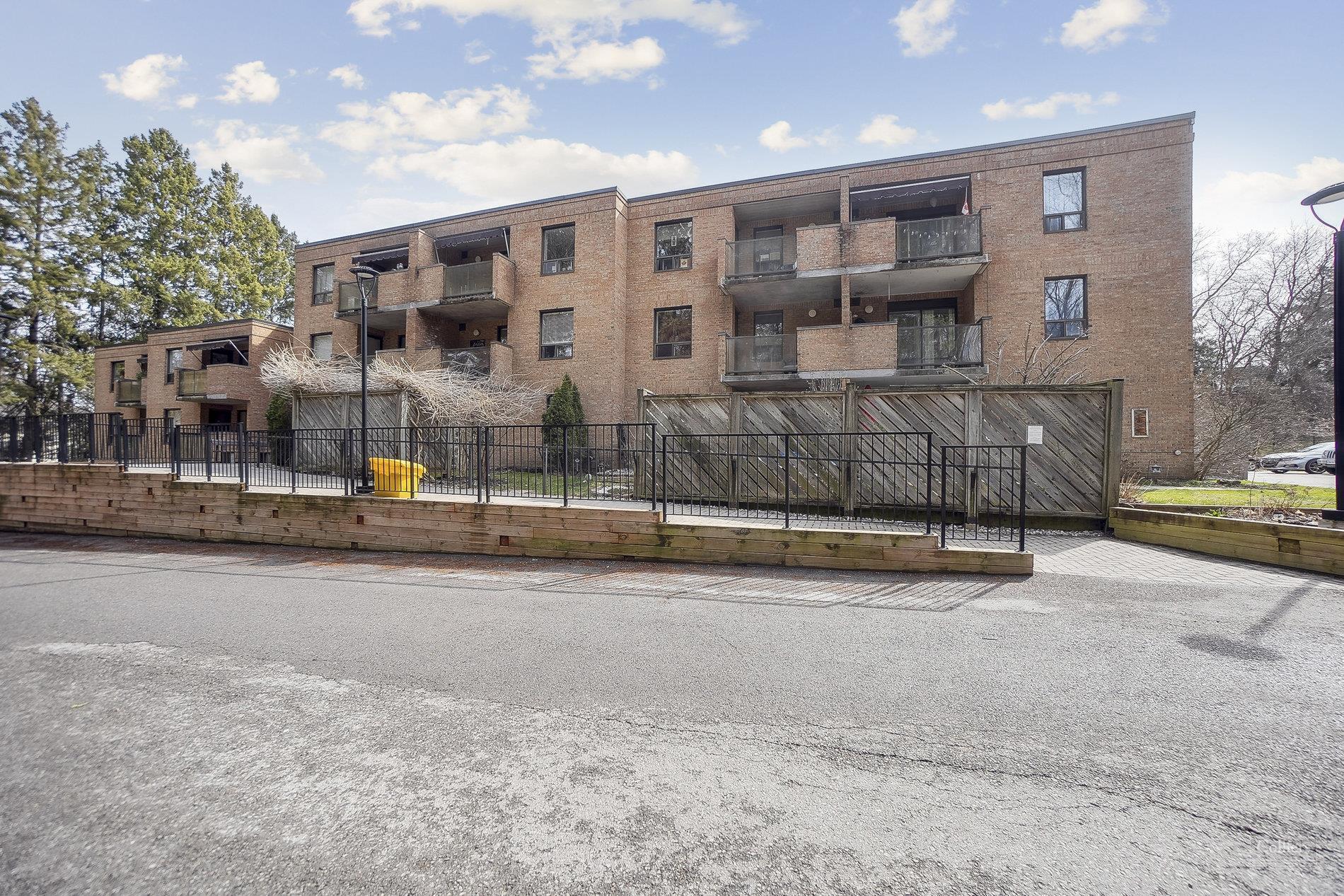 52 Sulphur Springs Rd, Ancaster, ON à vendre Photo du bâtiment- Image 1 de 4