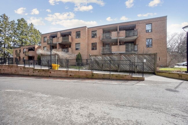 More details for 52 Sulphur Springs Rd, Ancaster, ON - Multifamily for Sale