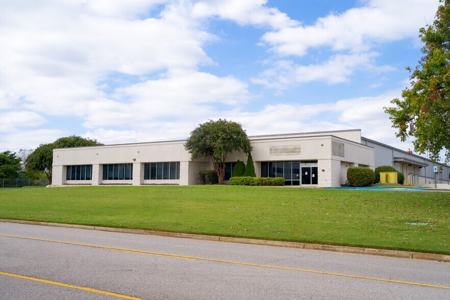 490 Production Ave, Madison, AL à louer - Photo du bâtiment - Image 2 de 12