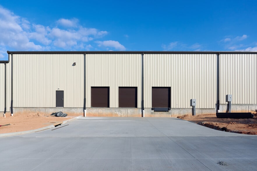 717 Brigham Rd, Greensboro, NC for lease - Building Photo - Image 3 of 13