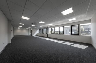 804-806 Oxford Ave, Slough for lease Interior Photo- Image 2 of 5