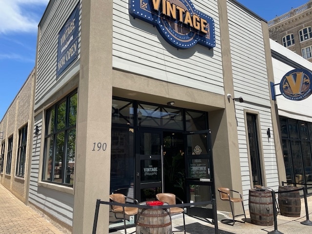 190 W Main Ave, Gastonia, NC for lease - Primary Photo - Image 2 of 26