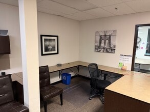 1002 39th Ave SW, Puyallup, WA for lease Interior Photo- Image 1 of 11