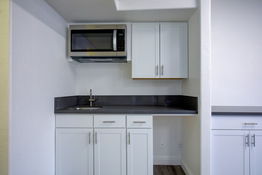 1518 Coffee Rd, Modesto, CA à louer - Photo du bâtiment - Image 3 de 20