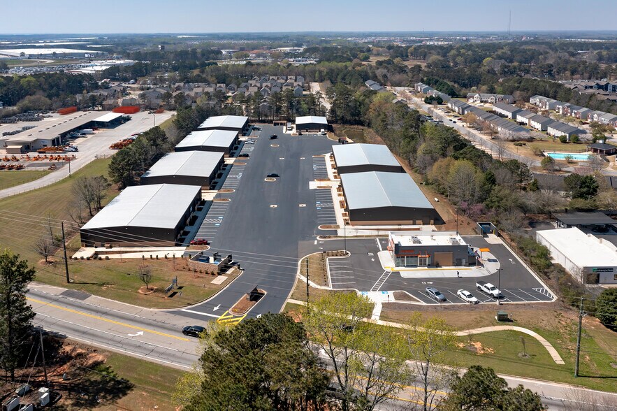 200 Charles Ct, McDonough, GA à louer - Photo du bâtiment - Image 2 de 11