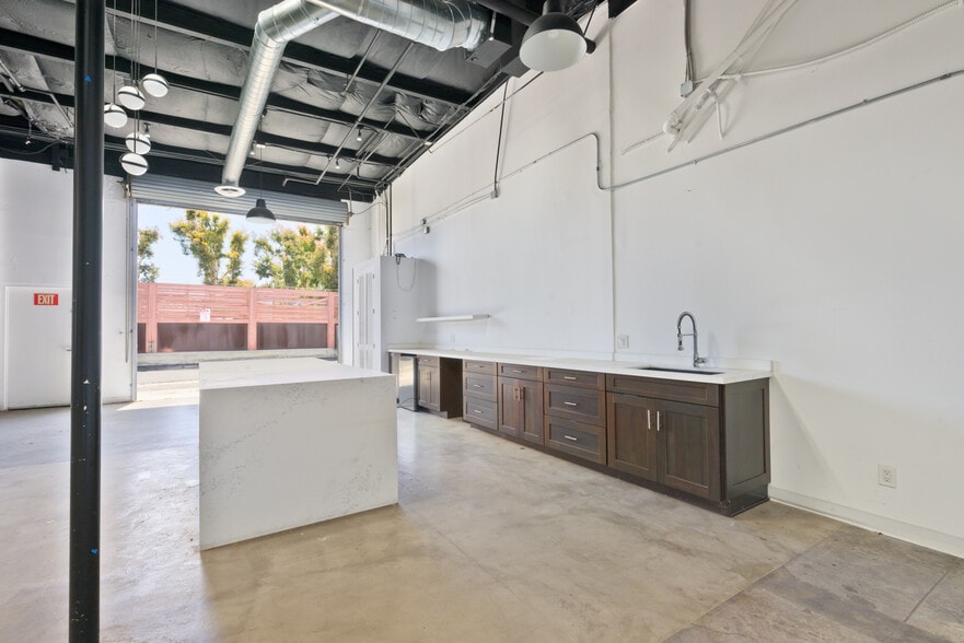 902-926 Colorado Ave, Santa Monica, CA for lease - Building Photo - Image 3 of 11