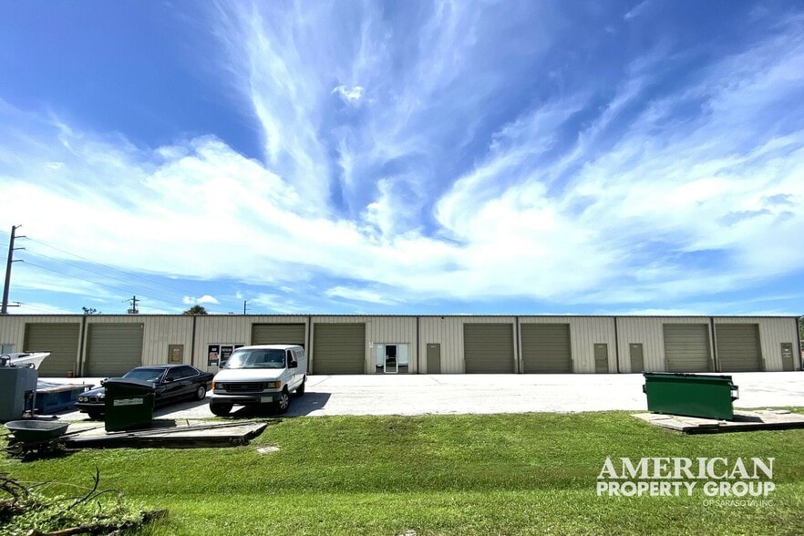 976 S River Rd, Englewood, FL for lease - Building Photo - Image 2 of 9