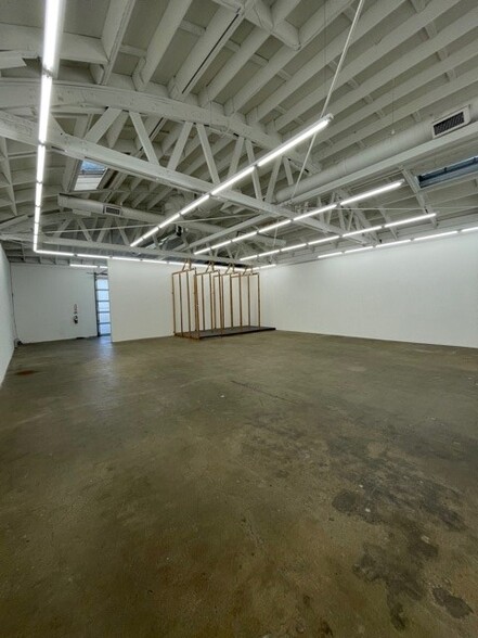 Culver City Creative/industrial/flex portfolio of 2 properties for sale on LoopNet.ca - Interior Photo - Image 2 of 8