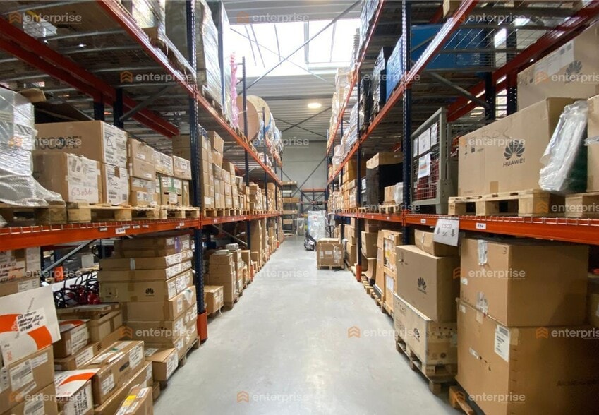 Industrial in Carvin for lease - Interior Photo - Image 3 of 9