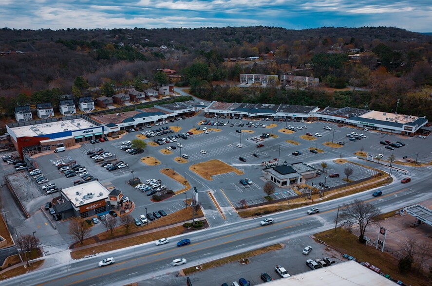 1320-1554 N College Ave, Fayetteville, AR à louer - Photo du bâtiment - Image 3 de 17