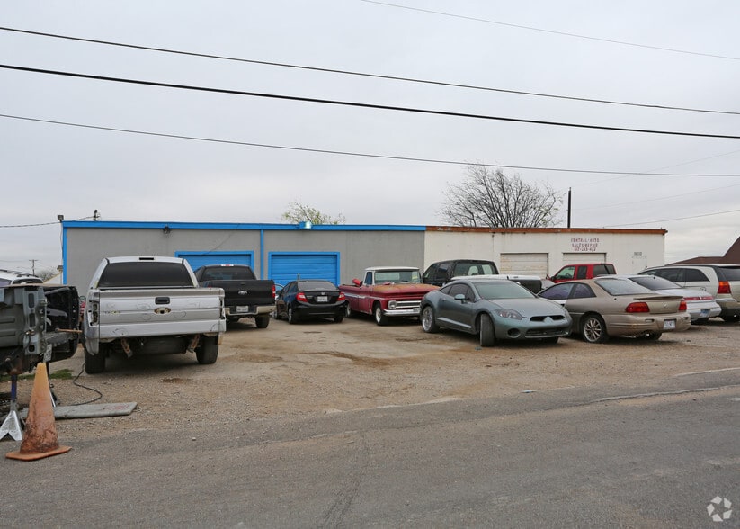 1900 Southview Dr, Fort Worth, TX for sale - Building Photo - Image 2 of 2