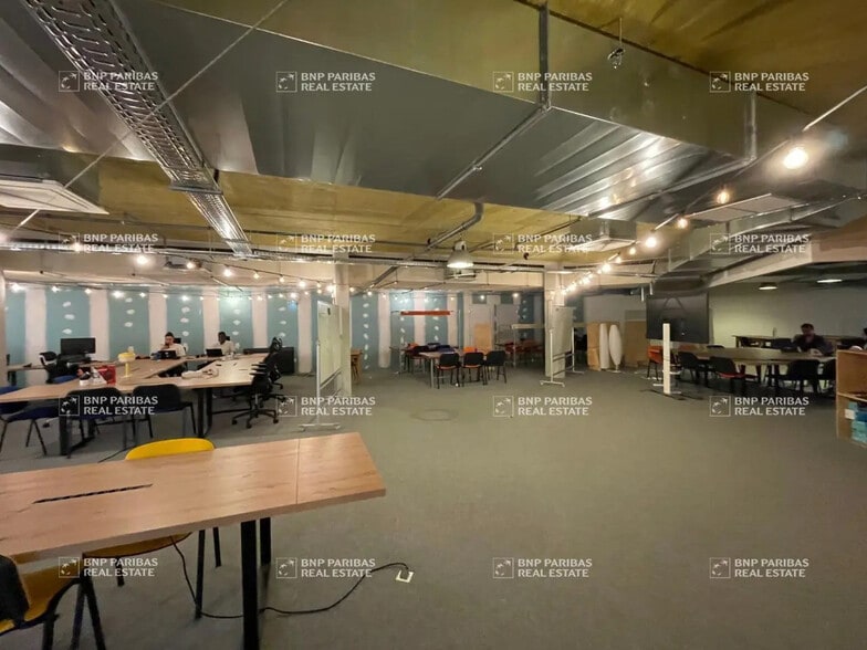 Office in Marseille for lease - Interior Photo - Image 2 of 7