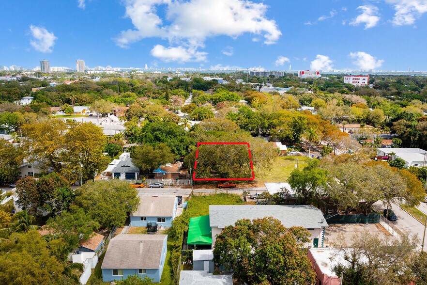 5527 NW Miami Ct, Miami, FL for sale - Primary Photo - Image 1 of 2