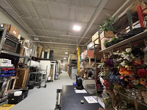 2101 Arthur Ave, Elk Grove Village, IL for lease Interior Photo- Image 2 of 4