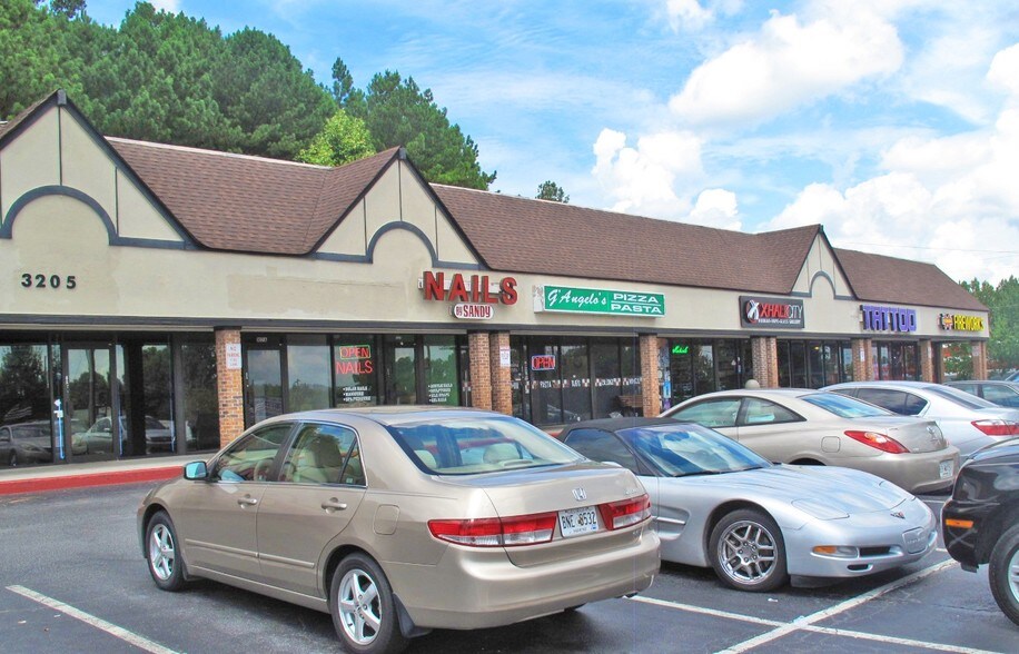 3205 Canton Rd NE, Marietta, GA à louer - Photo du bâtiment - Image 2 de 10