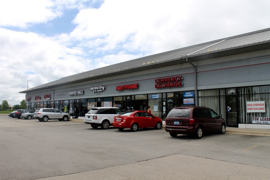 615 S Randall Rd, Saint Charles, IL à louer - Photo du bâtiment - Image 2 de 2