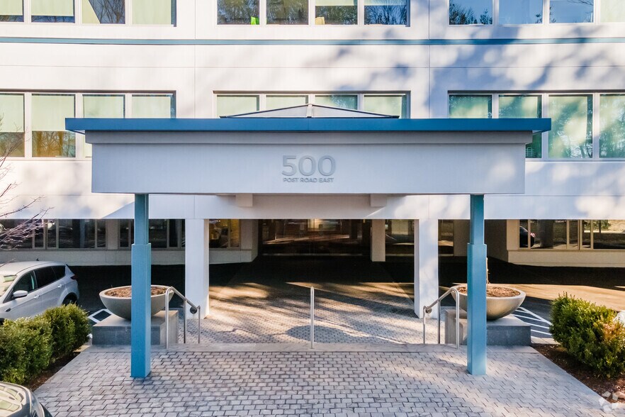 500 Post Rd E, Westport, CT à louer - Photo du bâtiment - Image 3 de 19