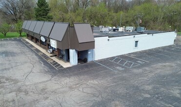 1575-1605 S Ortonville Rd, Ortonville, MI à louer Photo du bâtiment- Image 2 de 5