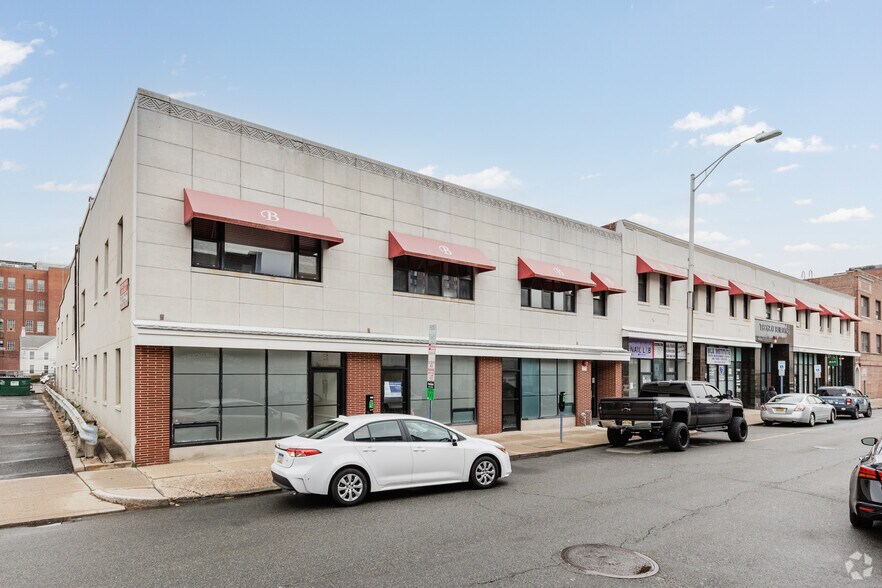10-22 Banta Pl, Hackensack, NJ à louer - Photo du bâtiment - Image 1 de 7