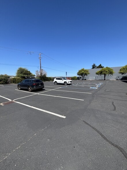 8393 Capwell Dr, Oakland, CA for lease - Building Photo - Image 2 of 11