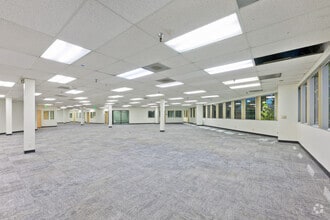 225 W Hospitality Ln, San Bernardino, CA à louer Photo du bâtiment- Image 2 de 6