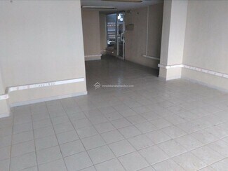 Plus de détails pour Commerce de détail à vendre