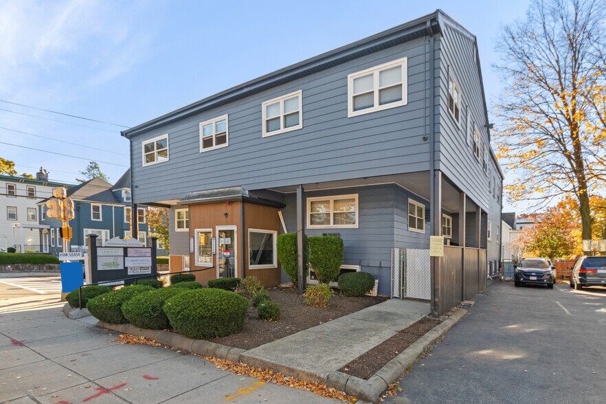 452 Pleasant St, Malden, MA à louer - Photo principale - Image 1 de 3