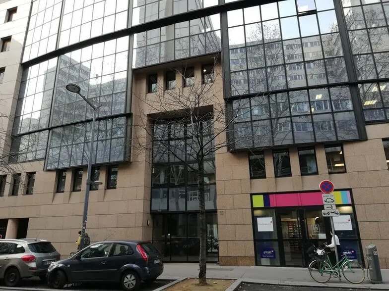 Office in Lyon for lease - Building Photo - Image 2 of 2