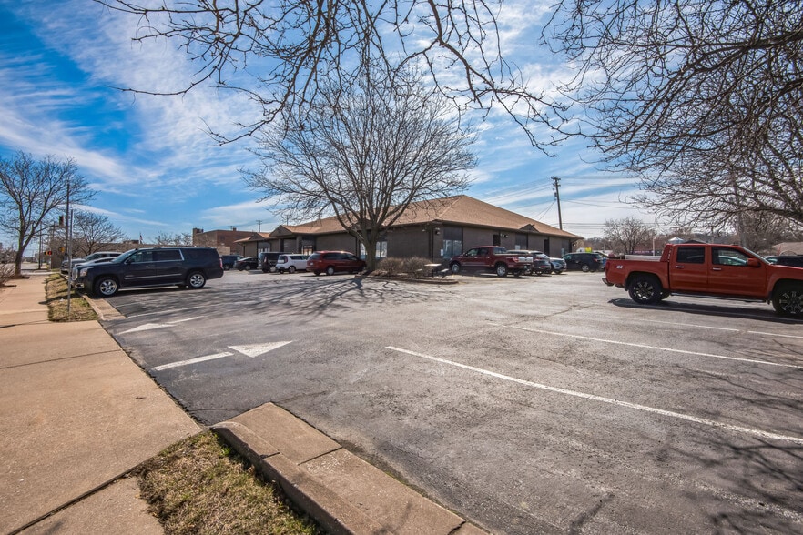 2350 4th Ave, Rock Island, IL à vendre - Photo du bâtiment - Image 2 de 19