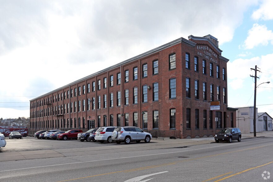 700 E Main St, Norristown, PA à louer - Photo du bâtiment - Image 2 de 6