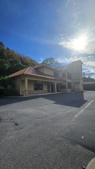 613 Blakeslee Blvd, Lehighton, PA for lease - Building Photo - Image 2 of 3