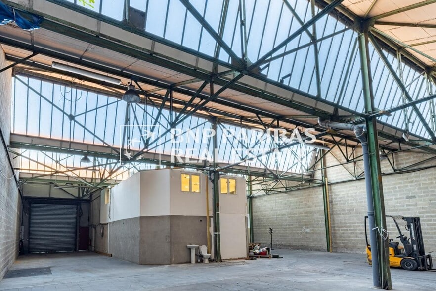 Flex in Pantin for sale - Interior Photo - Image 2 of 8
