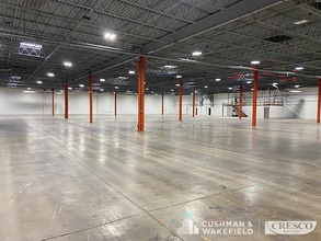 6800-6898 Engle Rd, Middleburg Heights, OH for lease Interior Photo- Image 2 of 4